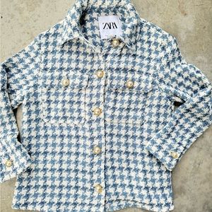 Light blue, cream lightweight houndstooth jacket/shaket with pearl &gold buttons